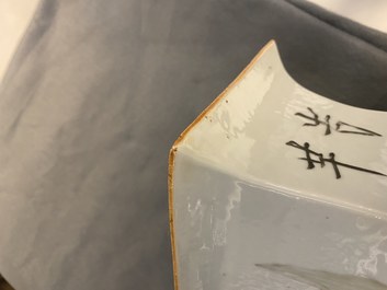 Une paire de vases de forme carr&eacute;e en porcelaine de Chine qianjiang cai, 19/20&egrave;me